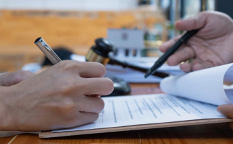 insurance underwriter