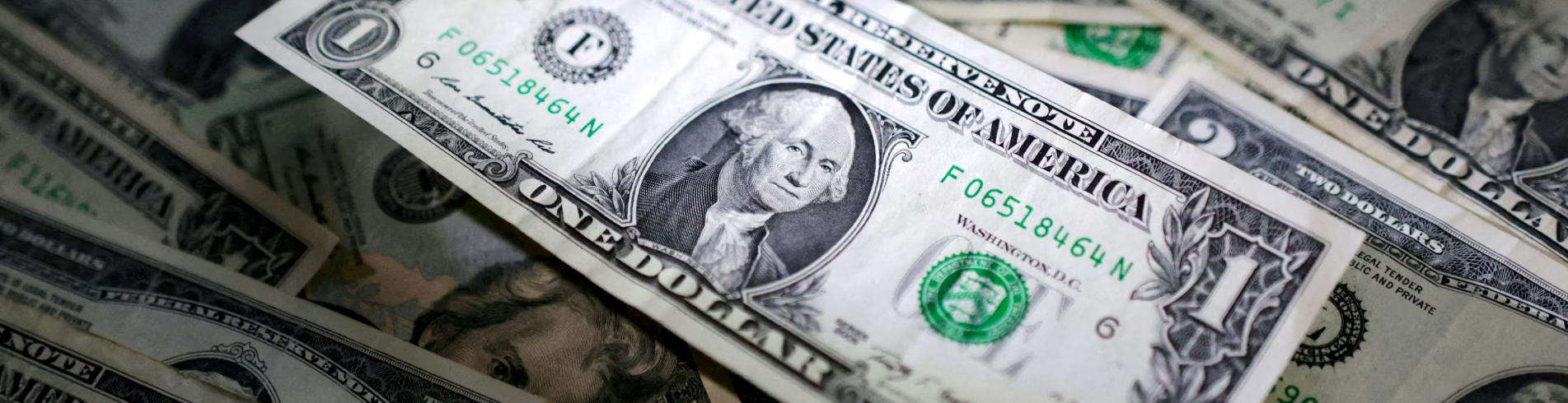 Dollar Strength Keeps Yen Under Pressure