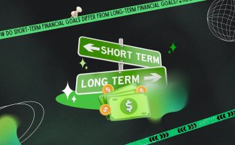 How do short-term financial goals differ from long-term financial goals?
